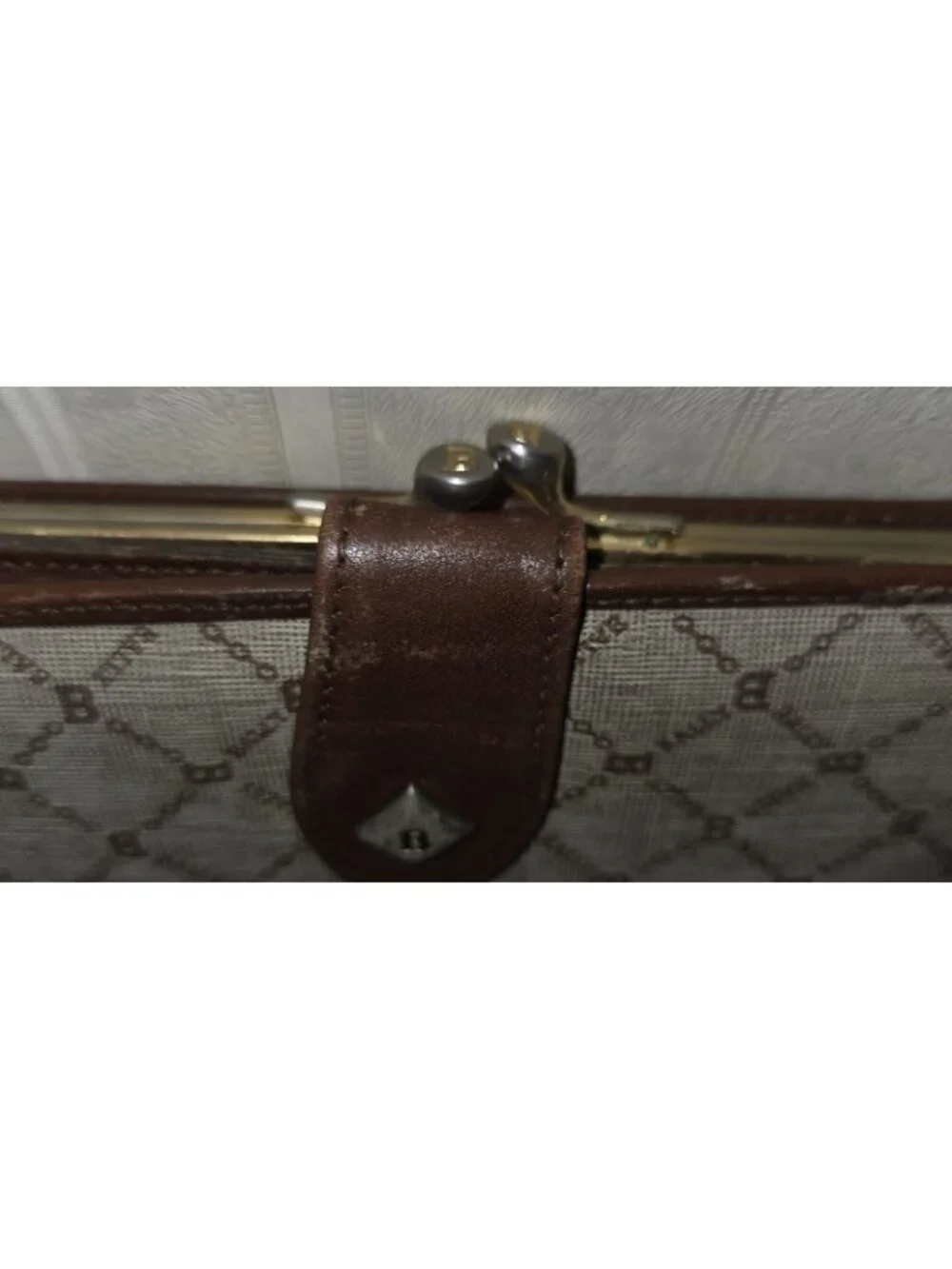 BALLY Bifold Wallet Kiss Lock Coin Pocket Leather Vintage